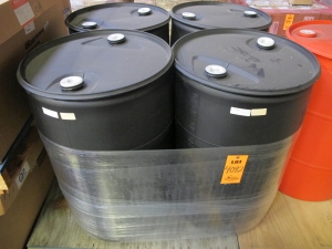 LOT TO INCLUDE: (2) DRUMS, STORAGE TYPE, 55 GALLON CAPACITY, HAZARDOUS WASTE REPACK/SHIPPING KIND, POLYETHYLENE MATERIAL. CLOSED HEAD. RED COLOR. 2" NPT OPENING AND 2" BUTTRESS OPENING WITH A 3/4" NPT CENTER REDUCER, (4) DRUM, STORAGE TYPE, 55 GALLON CAPACITY, HAZARDOUS WASTE REPACK/SHIPPING KIND, POLYETHYLENE MATERIAL. CLOSED HEAD. BLACK COLOR.2" NPT OPENING AND 2" BUTTRESS OPENING WITH A 3/4" NPT CENTER REDUCER. LOADING & HANDLING FEE $15-4092